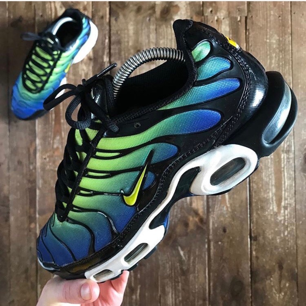 Men’s Nike AirMax Plus - Picture 2 of 3